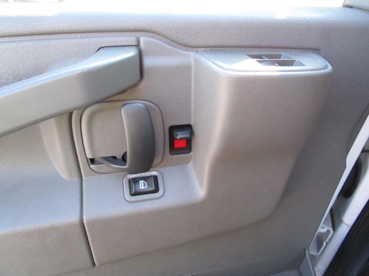 Used 2020 GMC Savana 2500 w/ Driver Convenience Package image 7