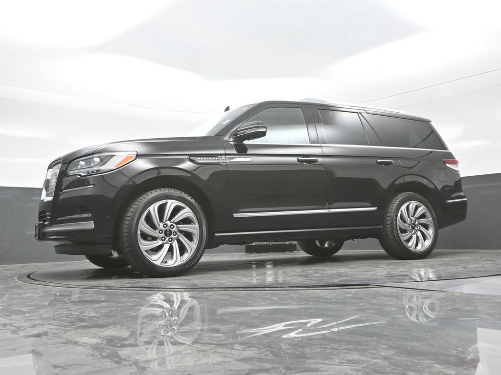 Used 2022 Lincoln Navigator Reserve AWD/4WD image 24