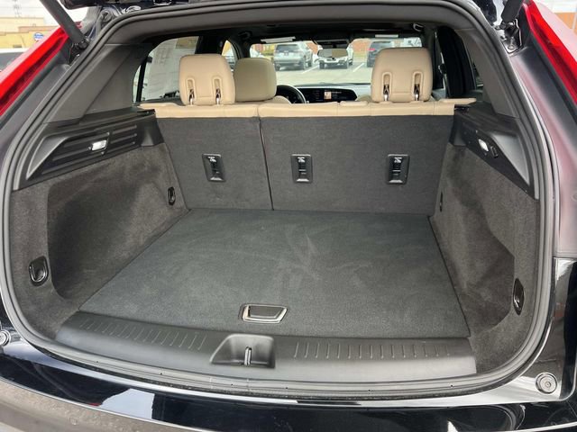 Certified 2024 Cadillac XT4 Luxury w/ Cold Weather Package image 10