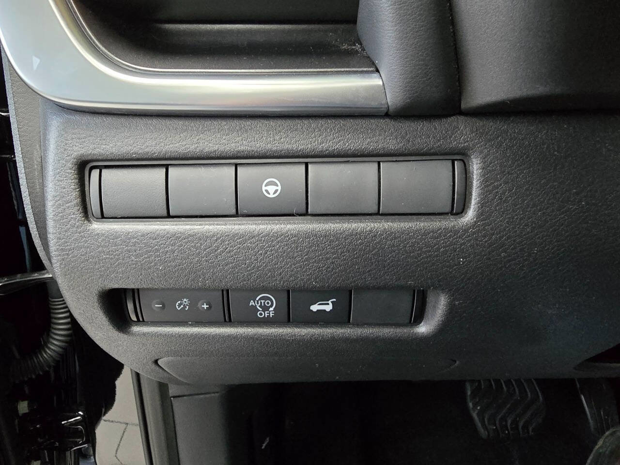 Used 2023 Nissan Rogue SV w/ SV Premium B Package image 32