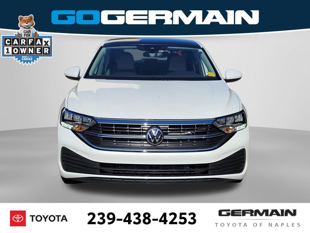 Used 2024 Volkswagen Jetta SE FWD image 2