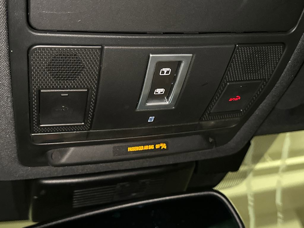 Used 2016 Land Rover Discovery Sport HSE image 32