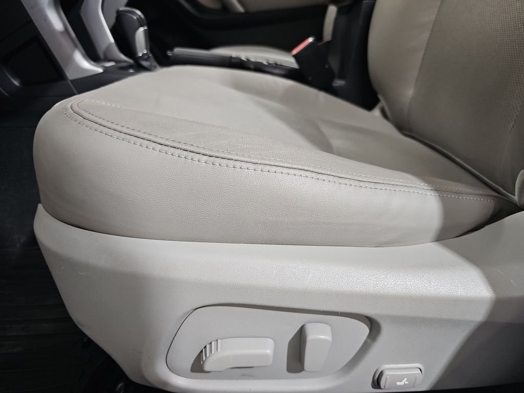 Used 2016 Subaru Forester 2.5i Touring w/ Eyesight & Navigation System AWD/4WD image 32