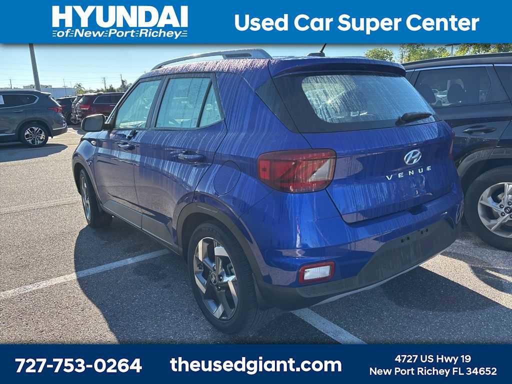 Used 2023 Hyundai Venue Limited image 2