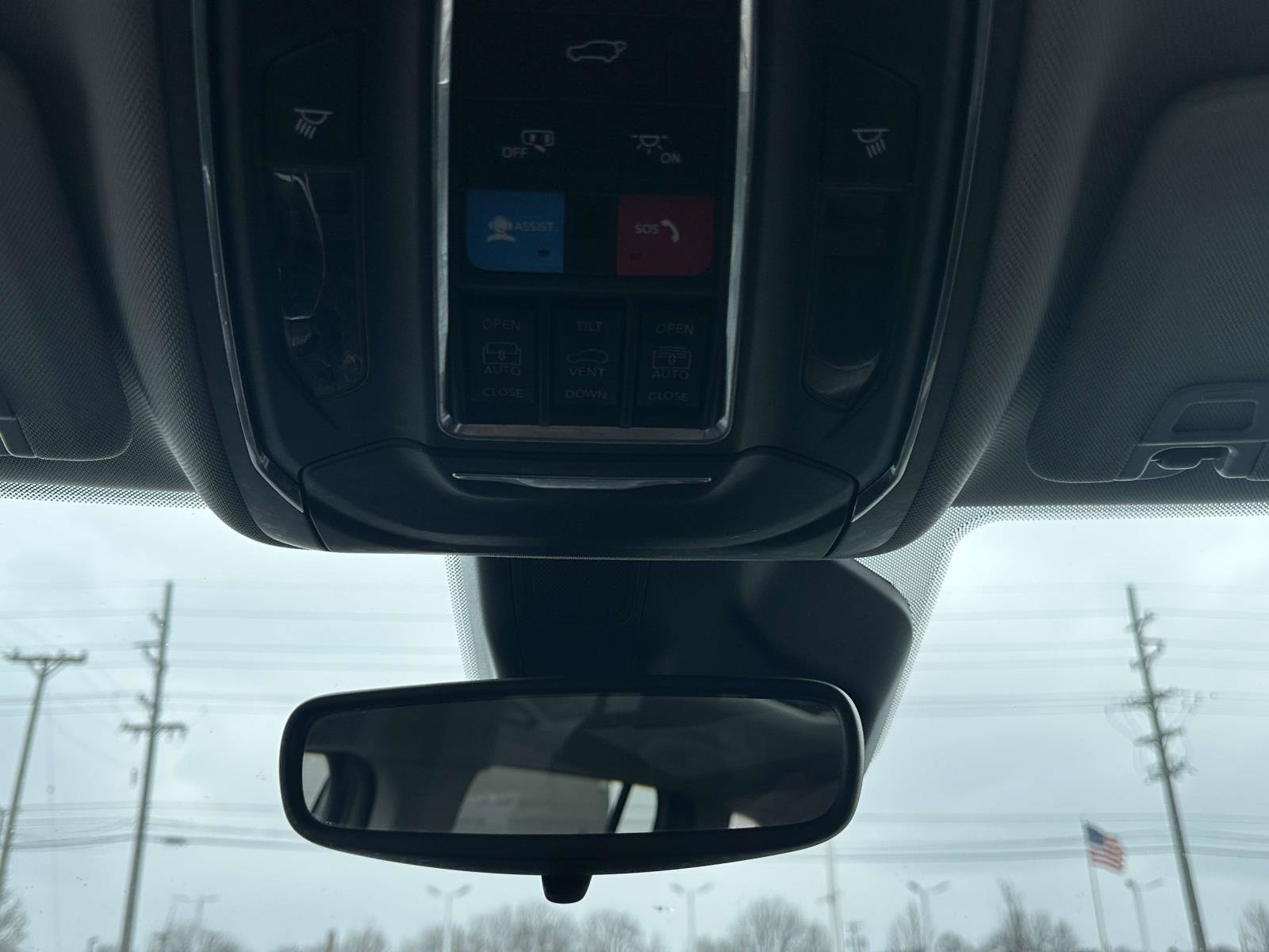 Used 2023 Jeep Grand Cherokee Limited image 31