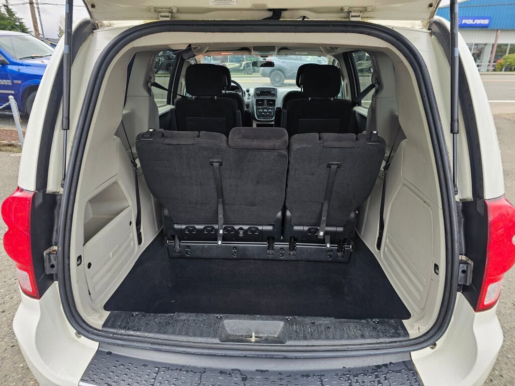 Used 2012 Dodge Grand Caravan SE FWD image 18