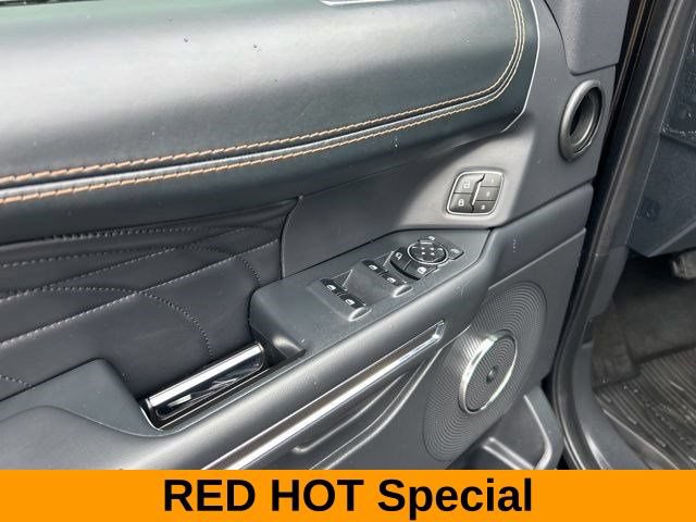 Used 2023 Ford Expedition Platinum AWD/4WD image 13