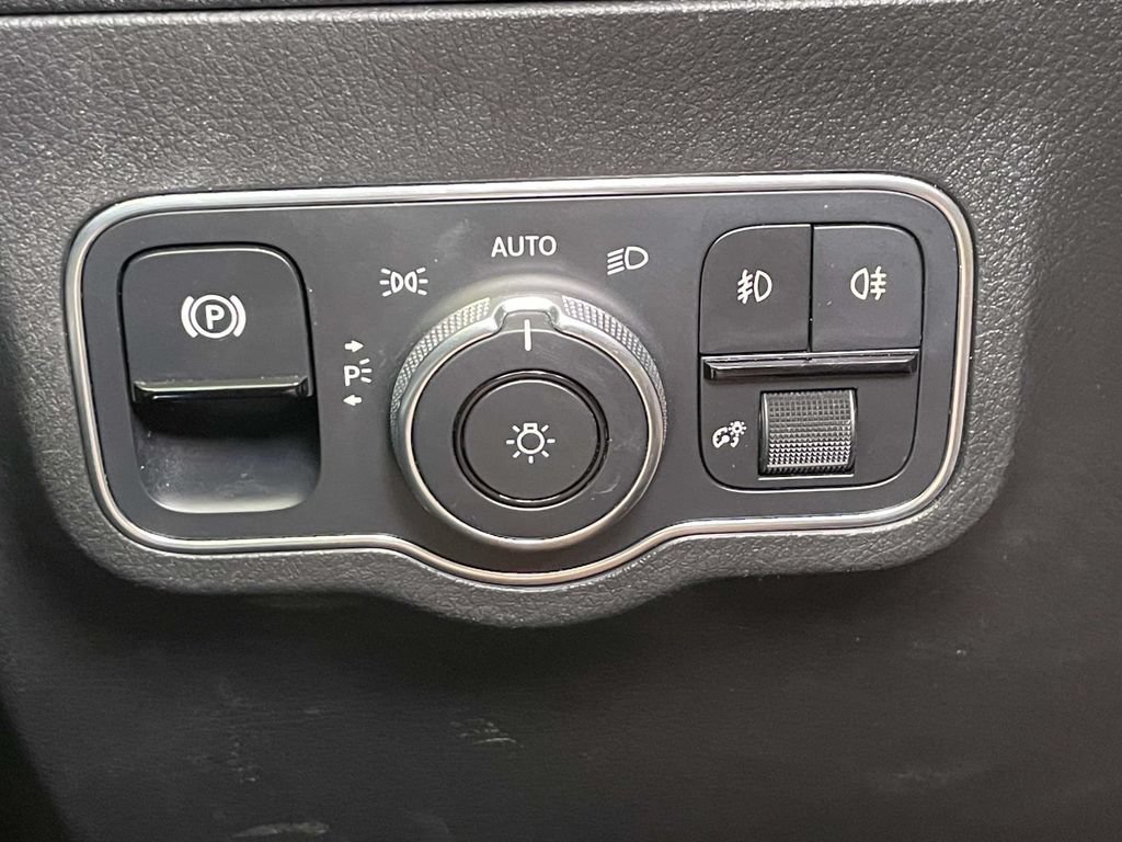 Used 2021 Mercedes-Benz GLA 250 4MATIC image 30