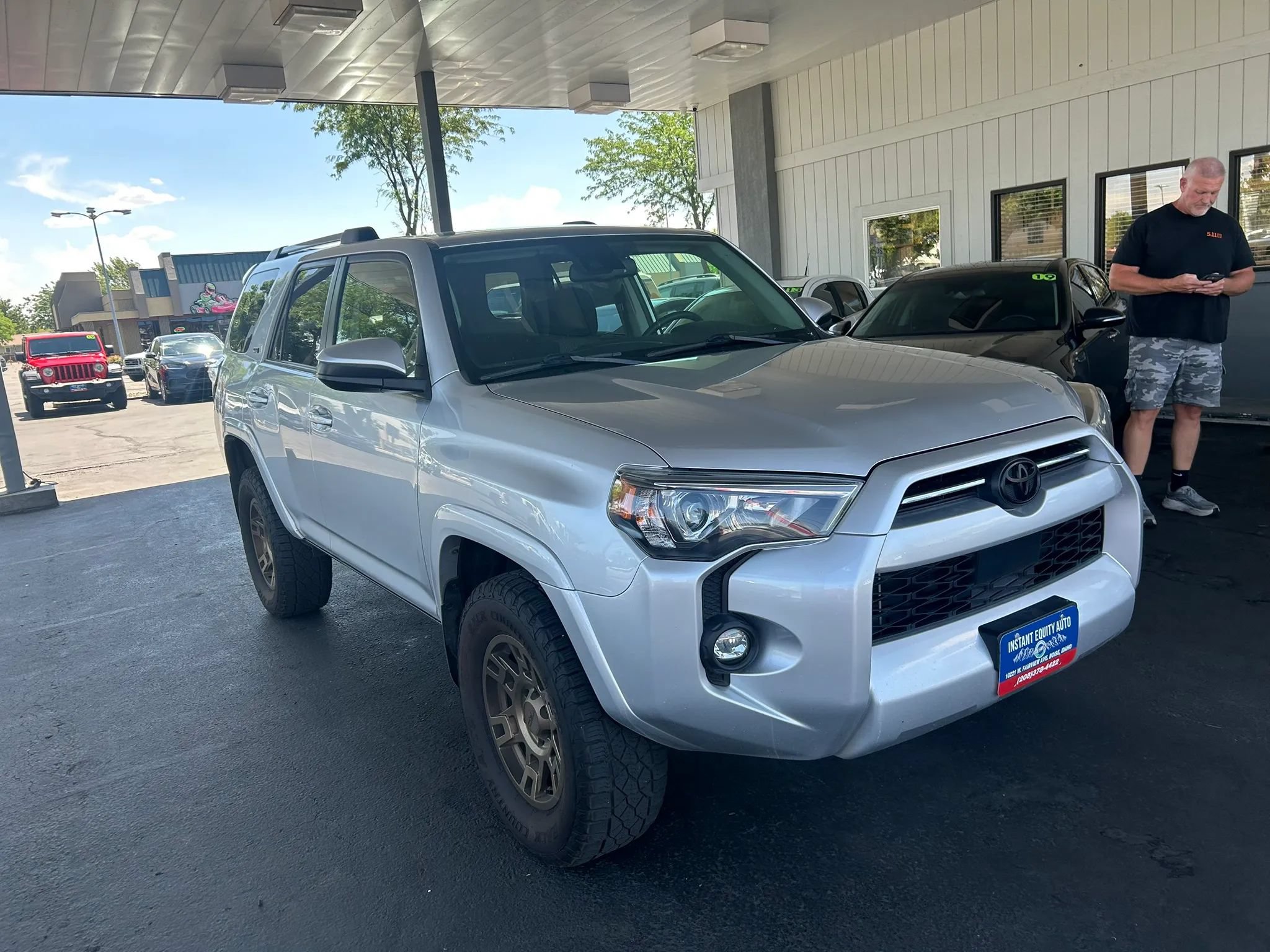 Used 2022 Toyota 4Runner SR5 w/ Revi AWD/4WD image 3