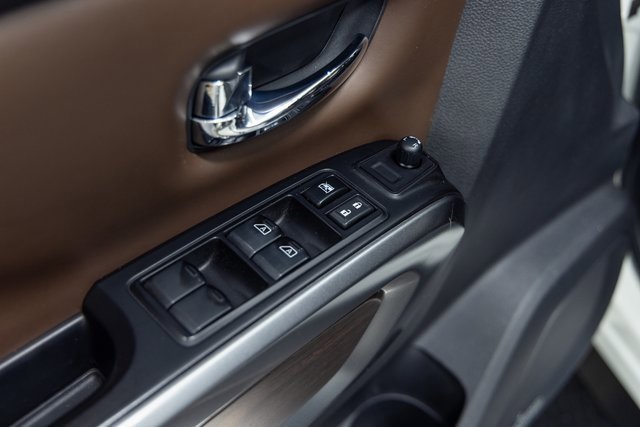Used 2017 Nissan Titan Platinum Reserve image 11