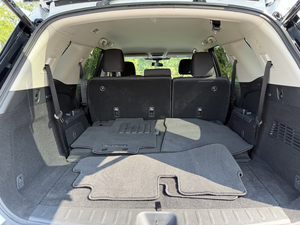 Certified 2025 Nissan Pathfinder SV image 30