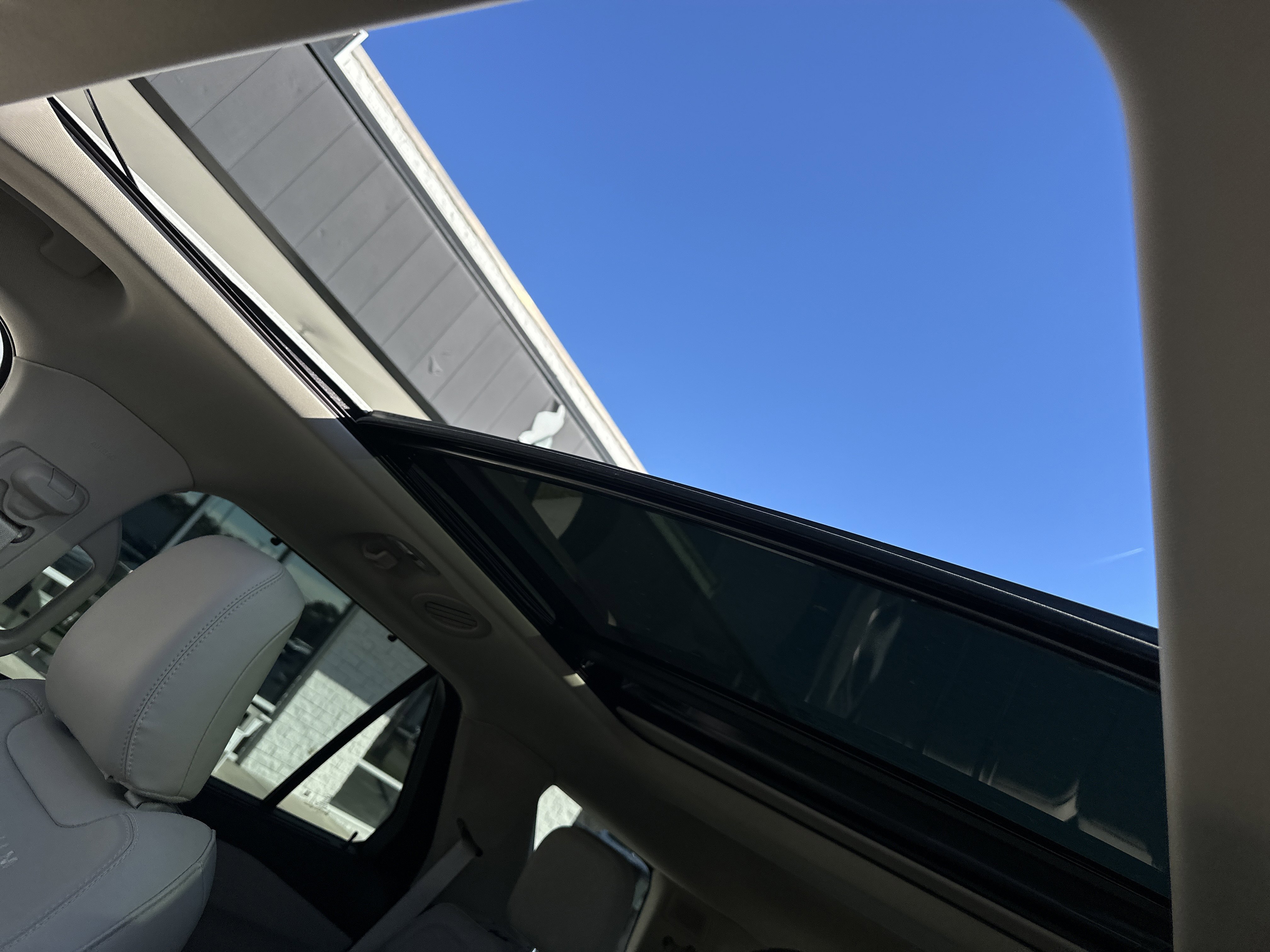 Used 2021 Ford Explorer Platinum w/ Equipment Group 601A image 11