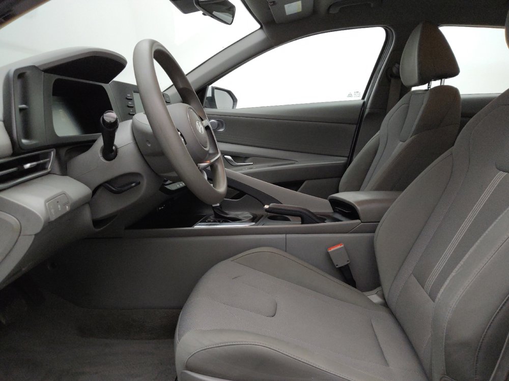 Used 2024 Hyundai Elantra SE image 17