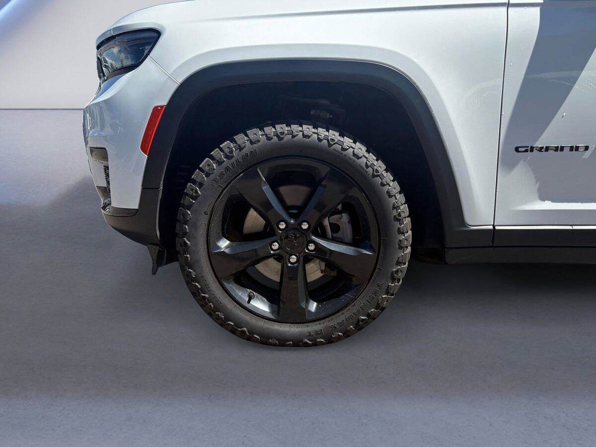 Used 2023 Jeep Grand Cherokee L Laredo AWD/4WD image 14