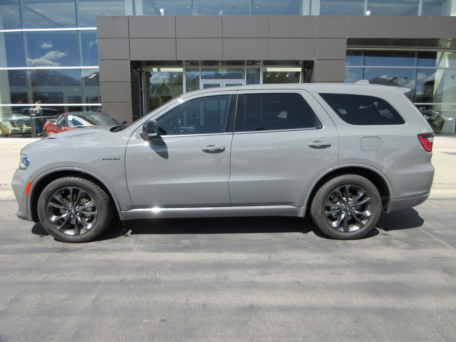 Used 2022 Dodge Durango R/T w/ Blacktop Package AWD/4WD image 4