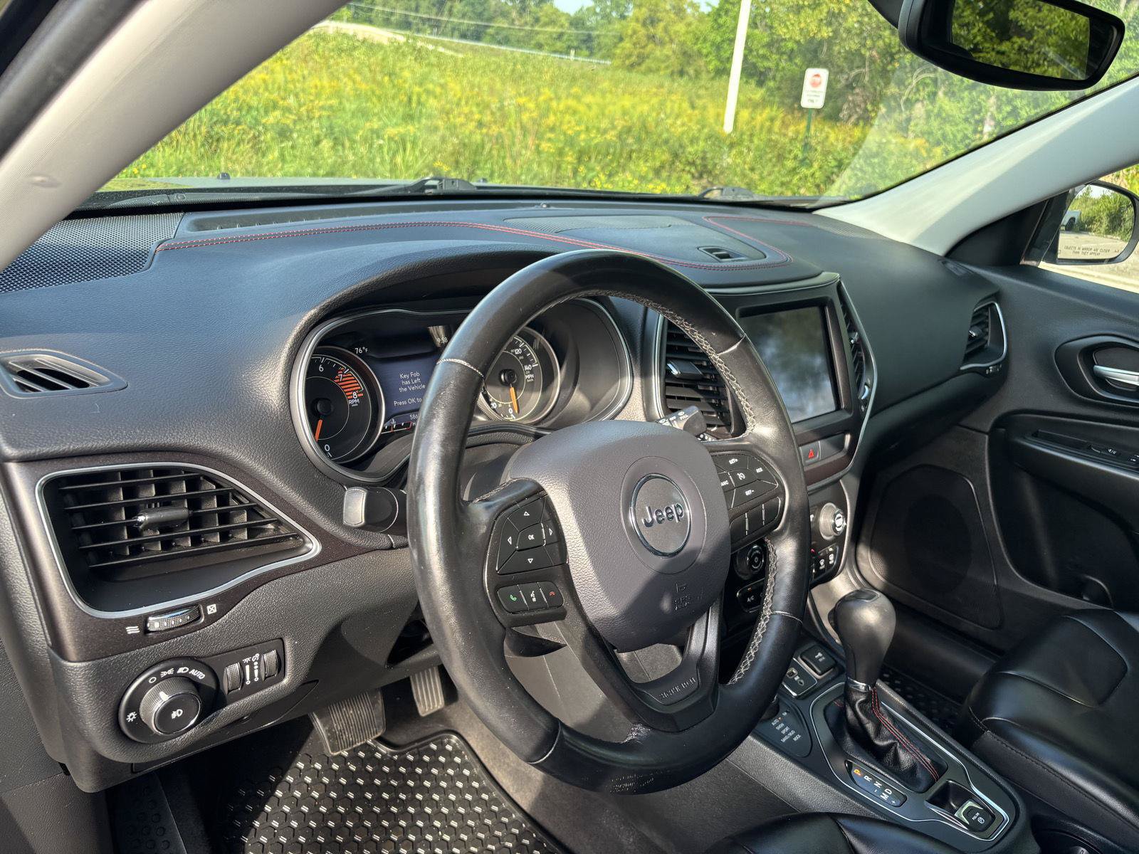 Used 2020 Jeep Cherokee Trailhawk w/ Cold Weather Group AWD/4WD image 15