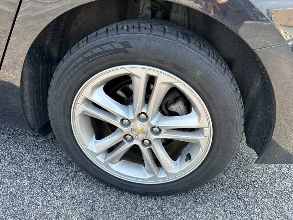 Used 2018 Chevrolet Cruze LT w/ Convenience Package FWD image 19