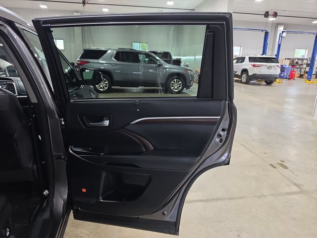 Used 2015 Toyota Highlander Limited AWD/4WD image 32