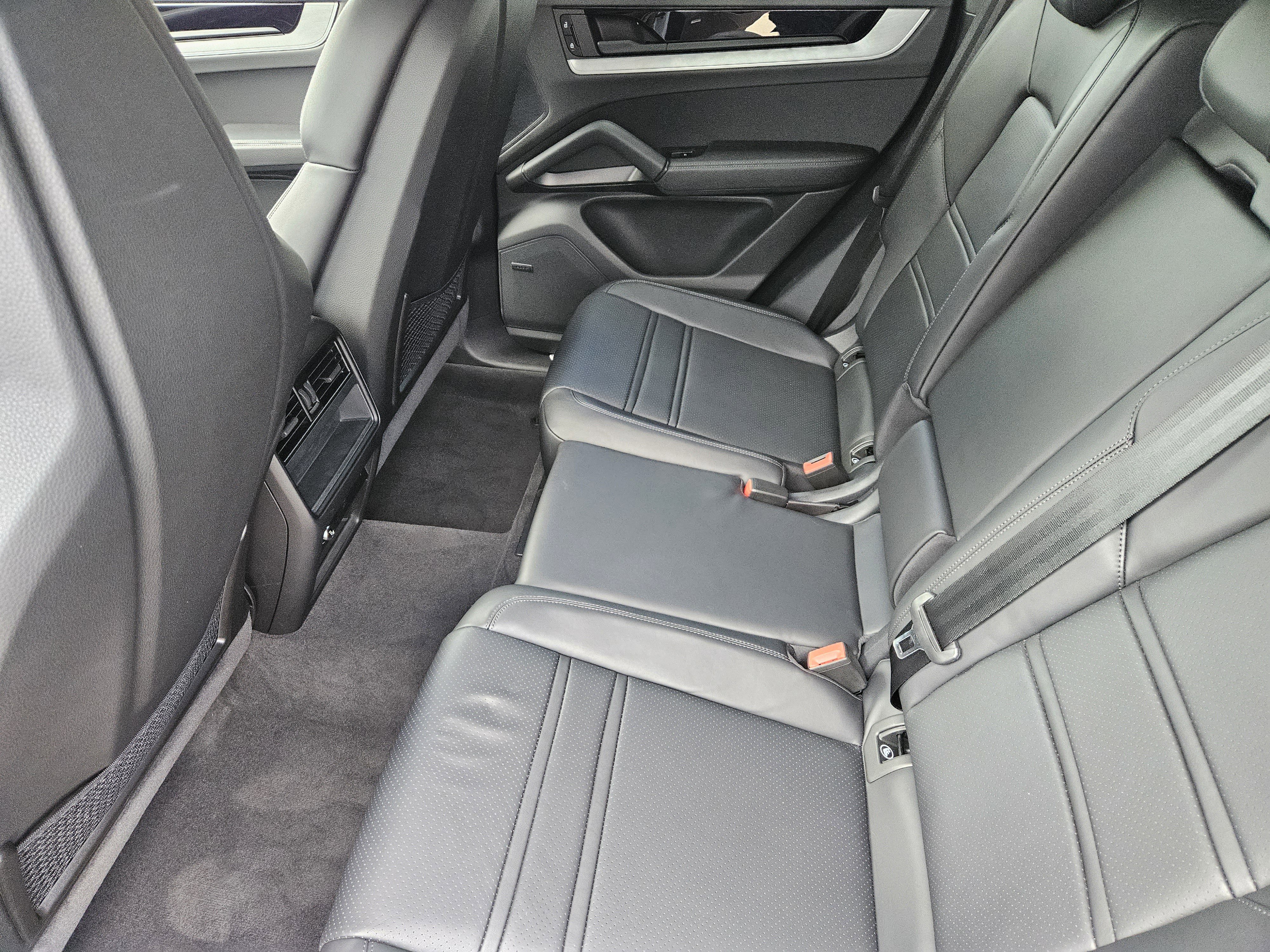 Certified 2026 Porsche Cayenne Coupe image 28