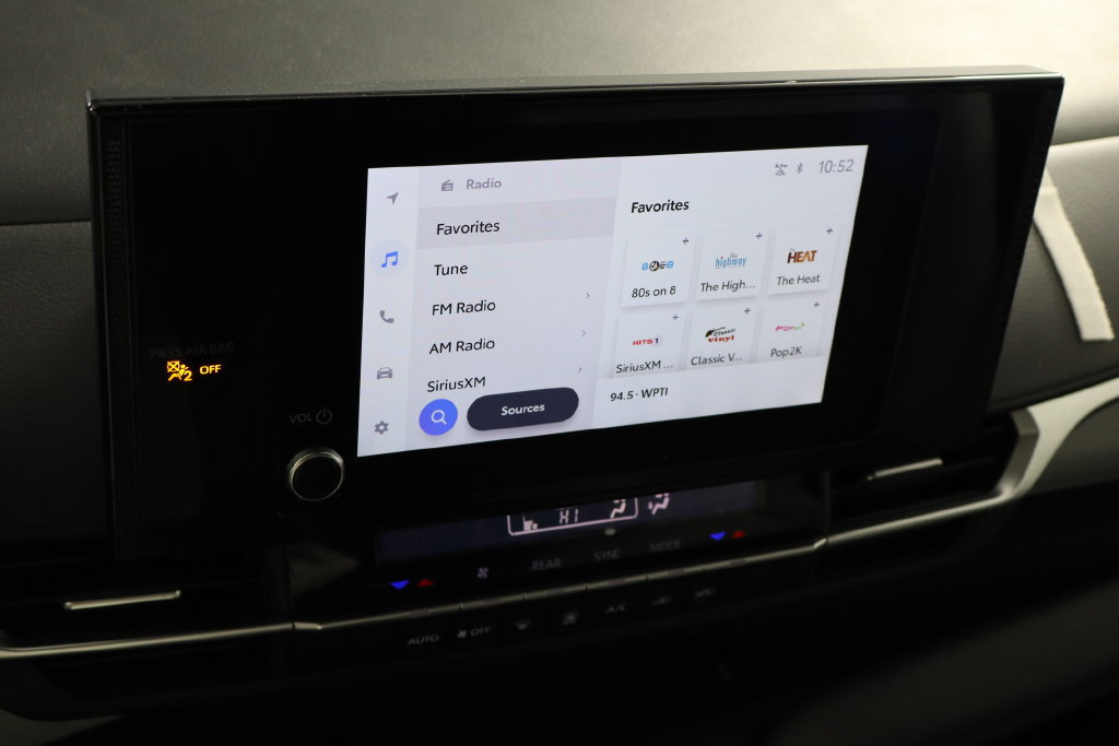 Used 2025 Toyota Sienna LE FWD image 24