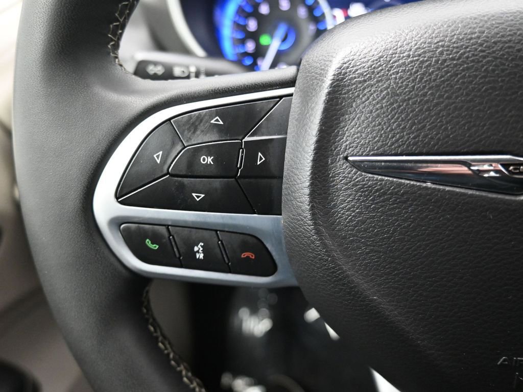 Used 2024 Chrysler Pacifica Touring-L image 26