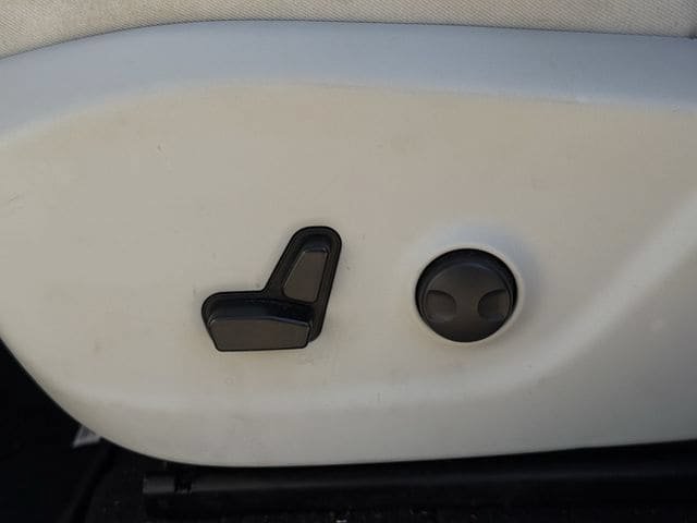 Used 2022 Jeep Cherokee Limited AWD/4WD image 29