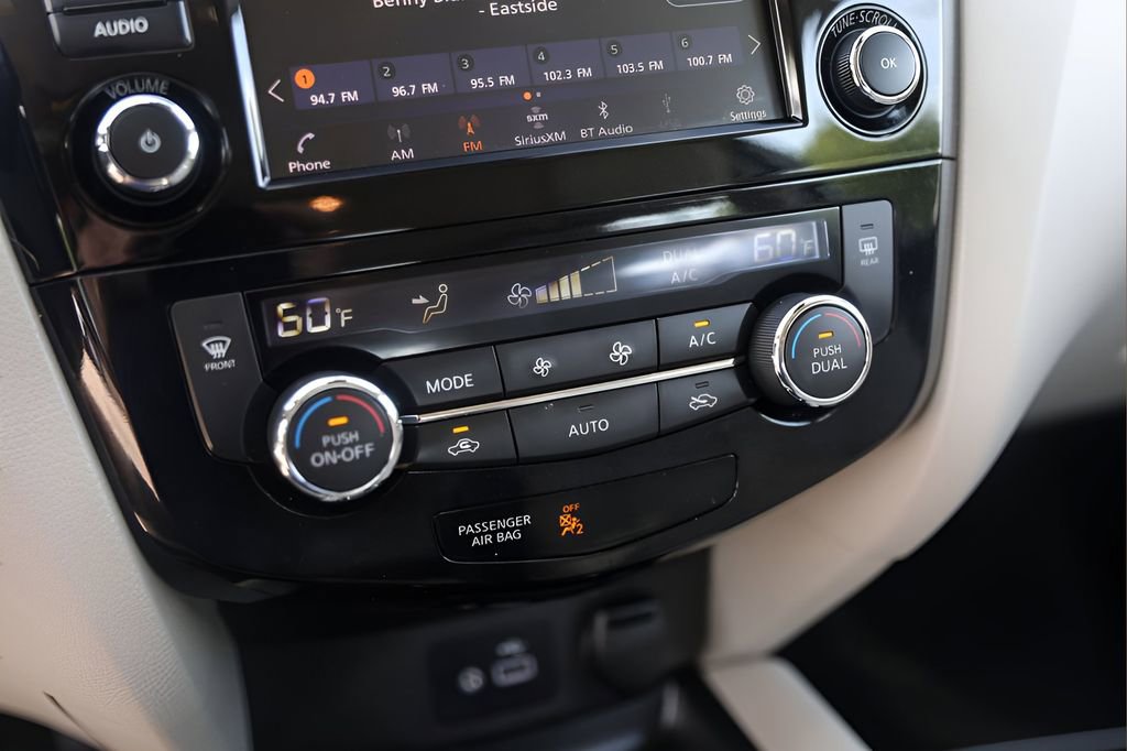 Used 2022 Nissan Rogue Sport SL w/ Premium Package image 18