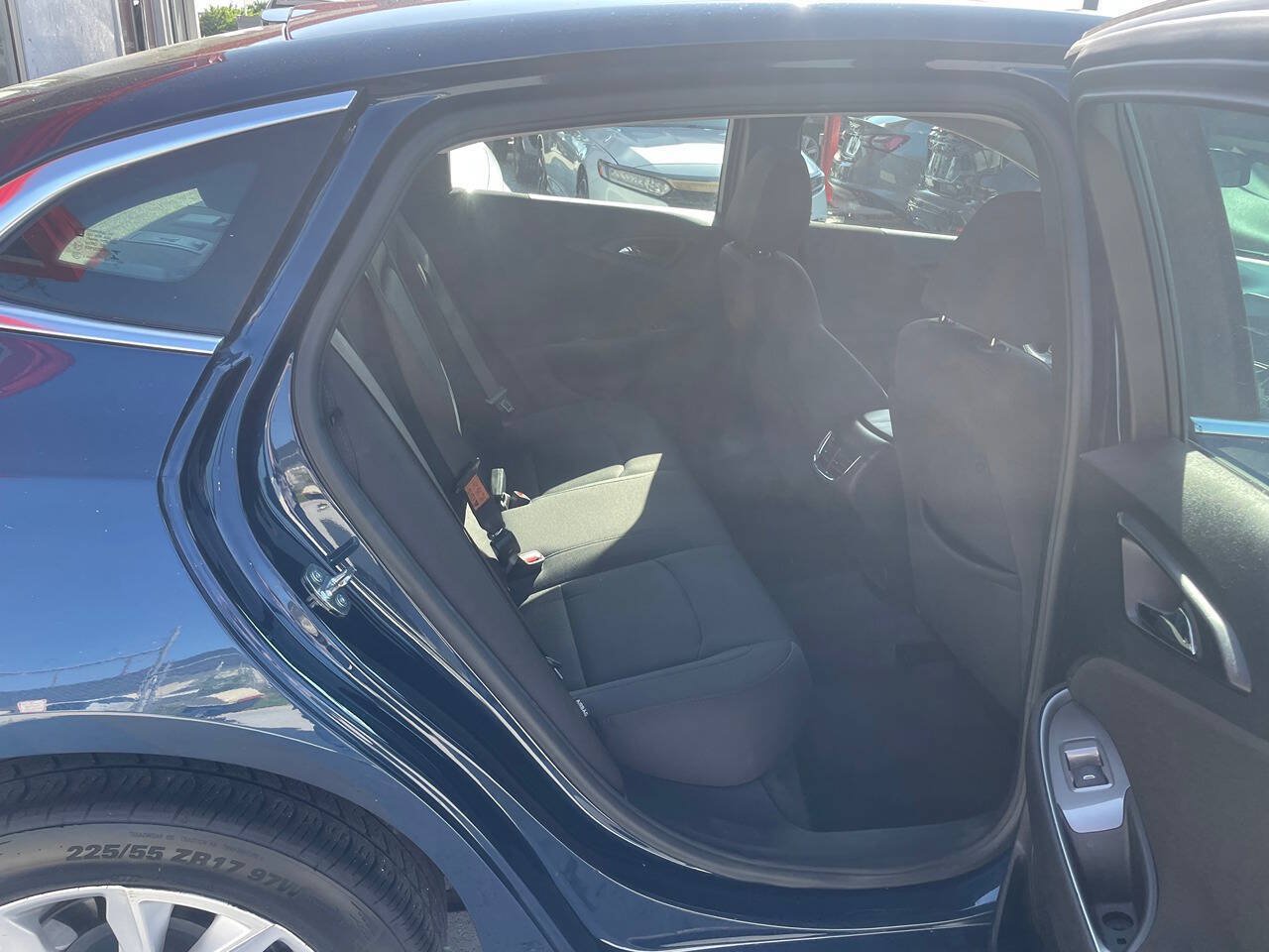 Used 2022 Chevrolet Malibu LT FWD image 5