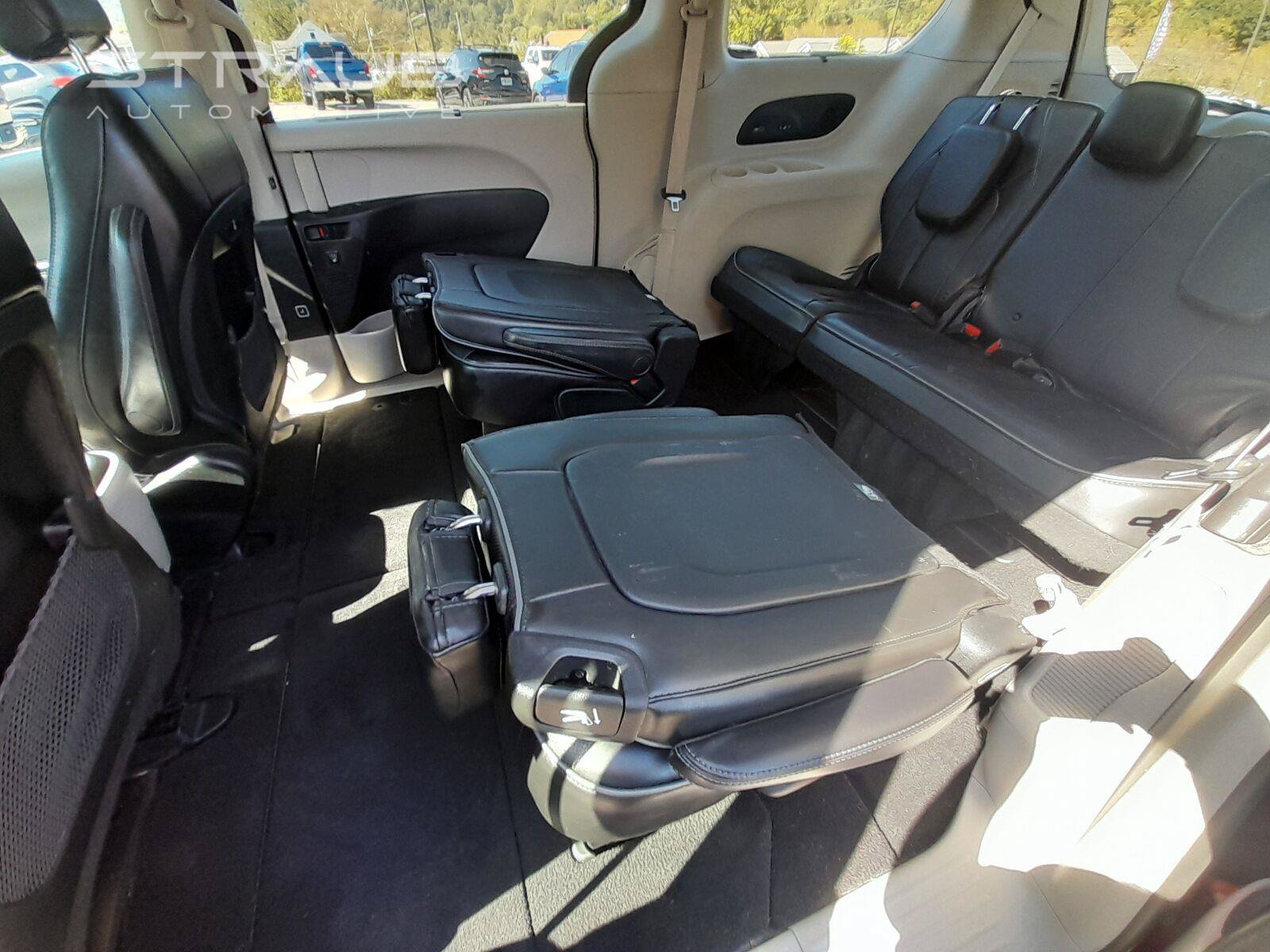 Used 2019 Chrysler Pacifica Limited FWD image 47