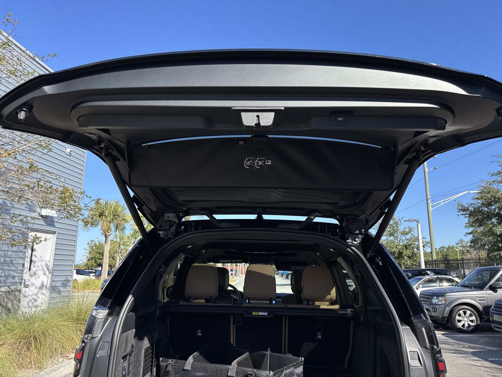 New 2026 Land Rover Discovery Limited Edition image 12