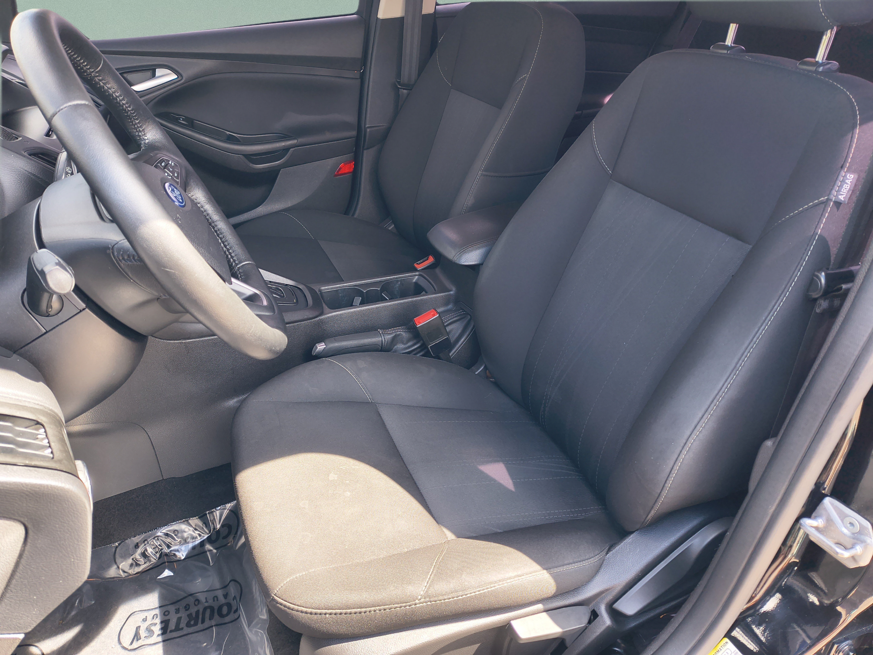 Used 2017 Ford Focus SE w/ Cold Weather Package FWD image 19