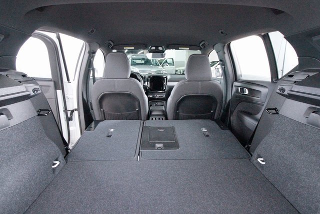 Certified 2025 Volvo XC40 B5 Core w/ Climate Package image 30