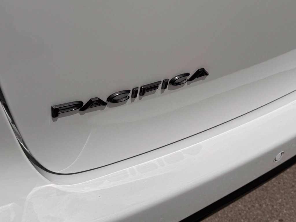 New 2026 Chrysler Pacifica Select FWD image 32