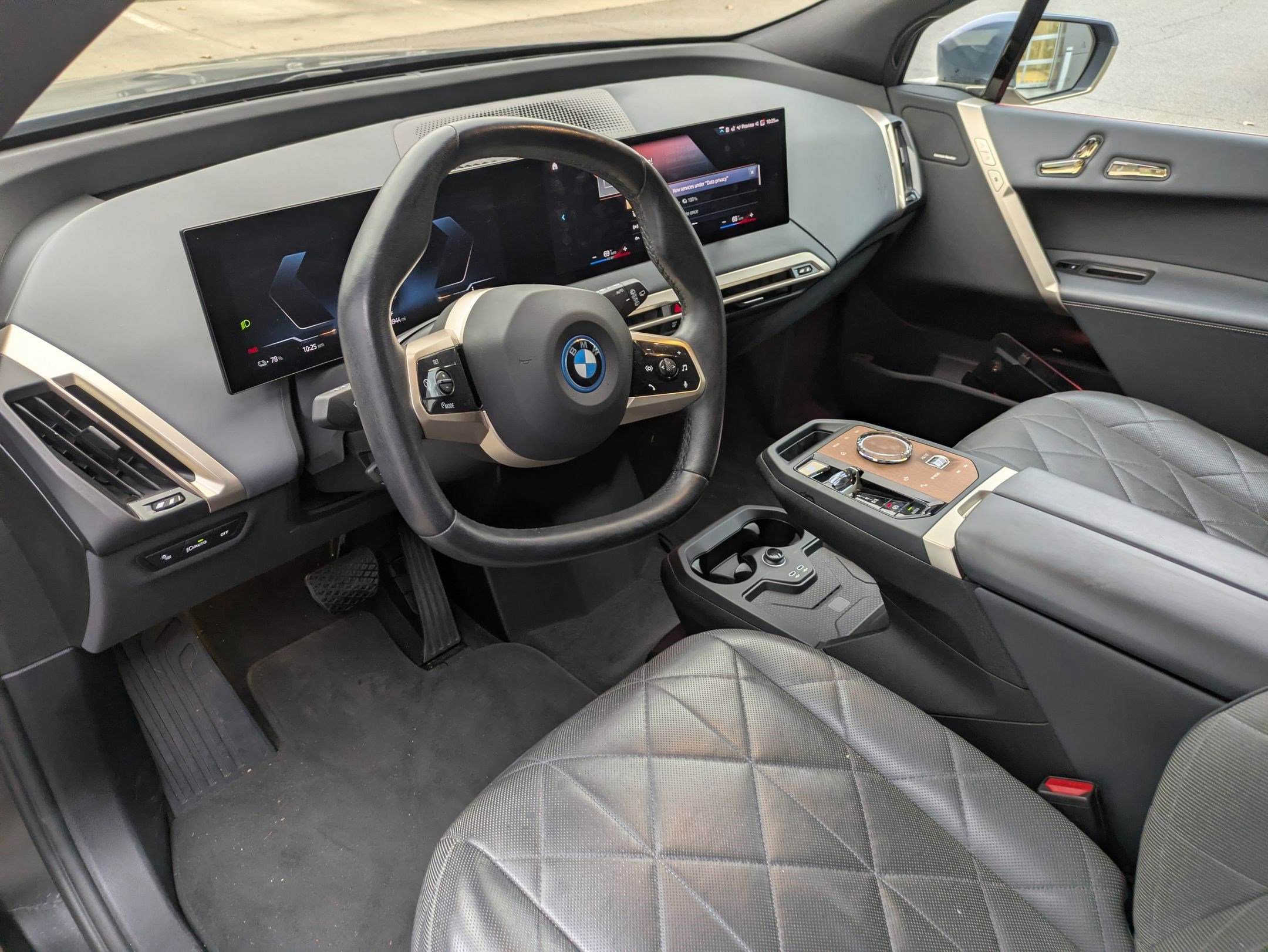 Used 2022 BMW iX xDrive50 w/ Premium Package image 14