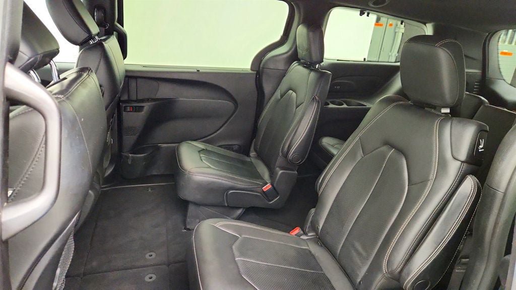 Used 2021 Chrysler Pacifica Touring-L w/ Premium & Safety Sphere Group AWD/4WD image 21