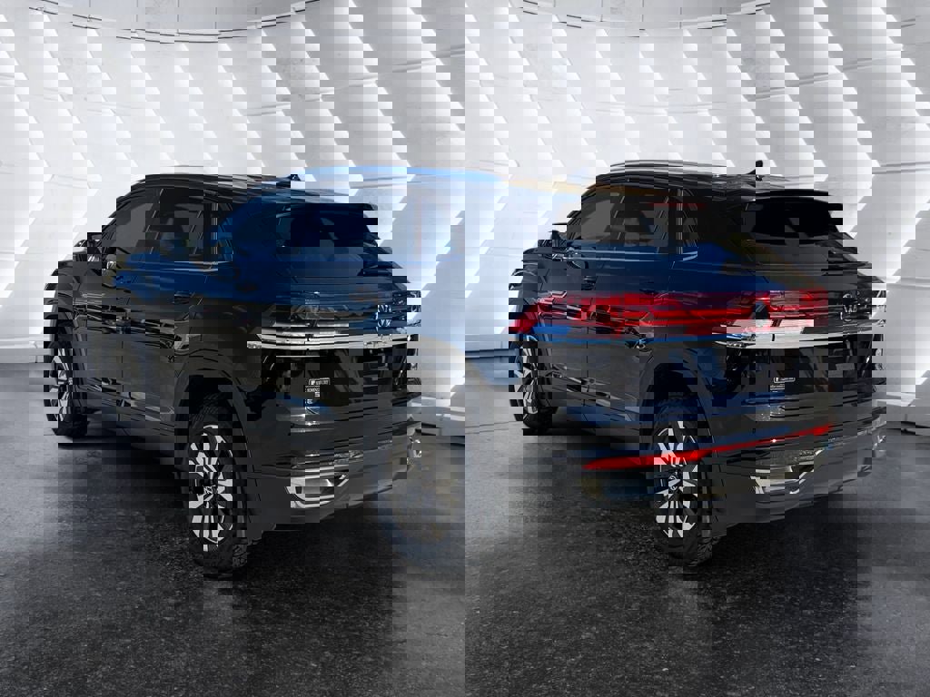 Used 2024 Volkswagen Atlas Cross Sport SE image 4