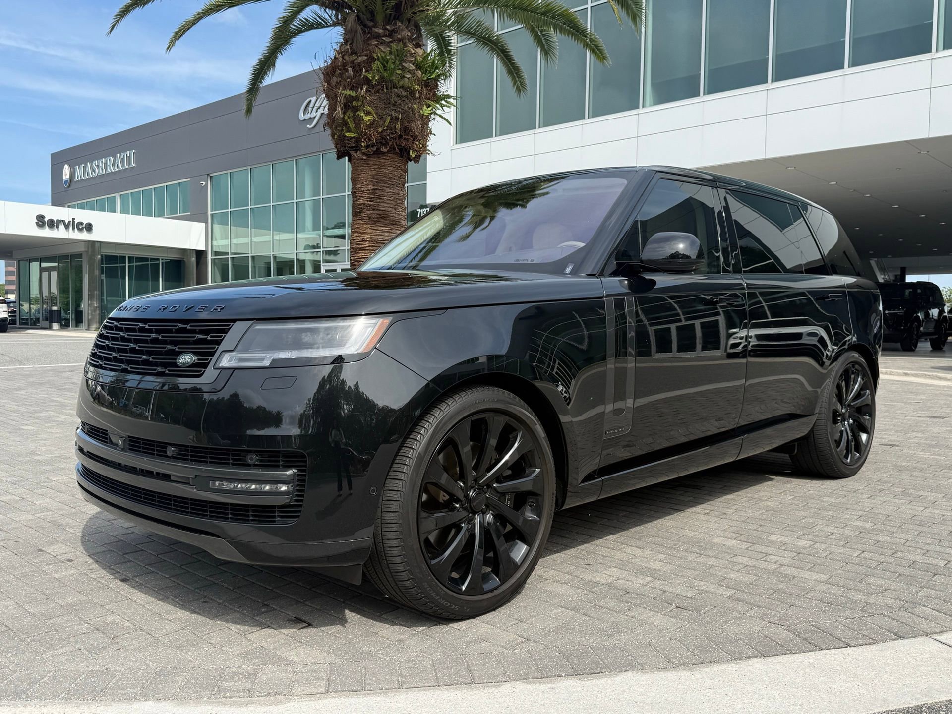 Used 2023 Land Rover Range Rover Long Wheelbase Autobiography image 8