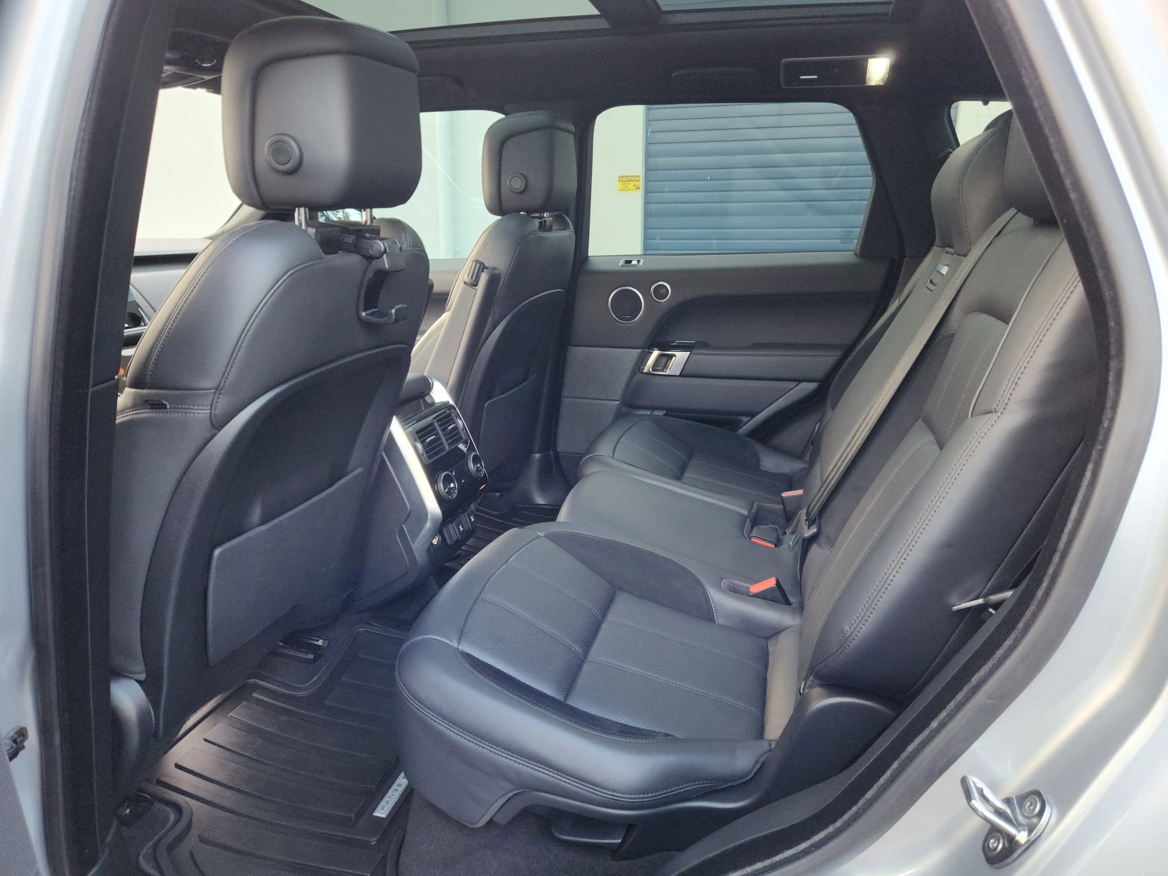 Used 2020 Land Rover Range Rover Sport HST image 17