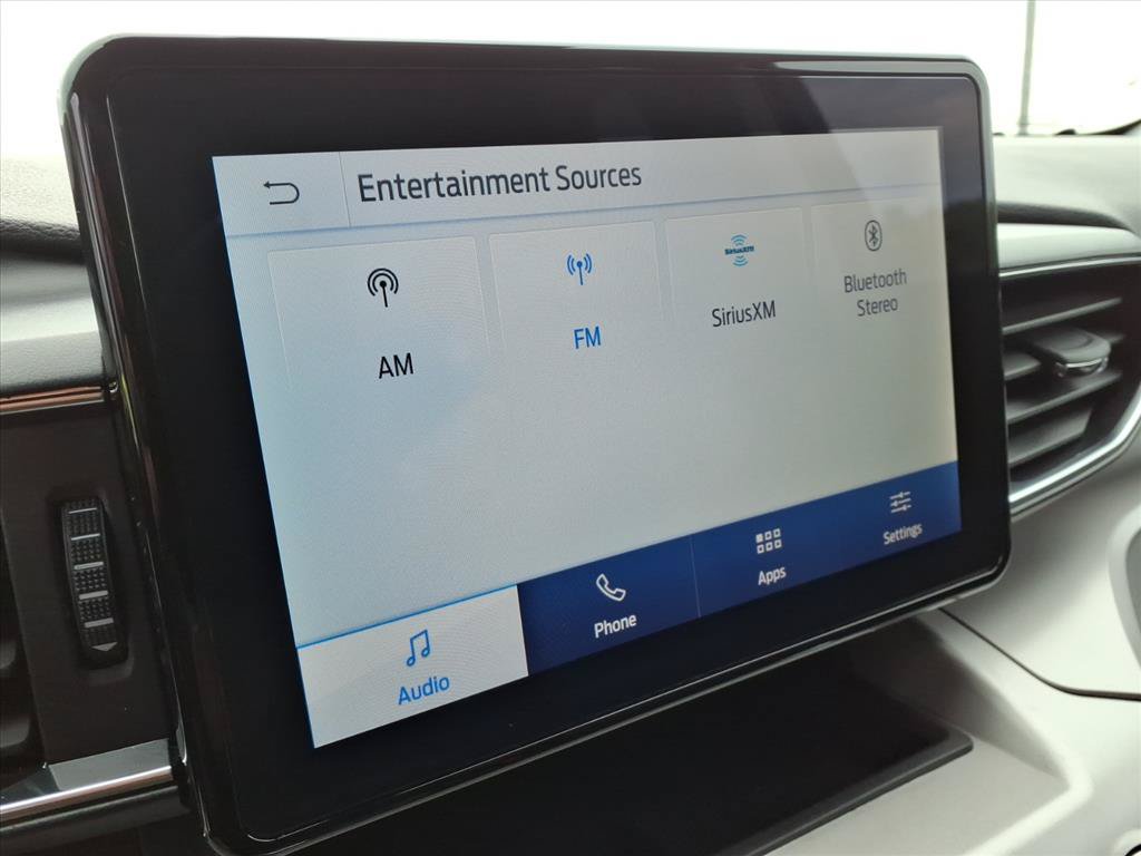 Used 2024 Ford Explorer XLT w/ Equipment Group 202A AWD/4WD image 14