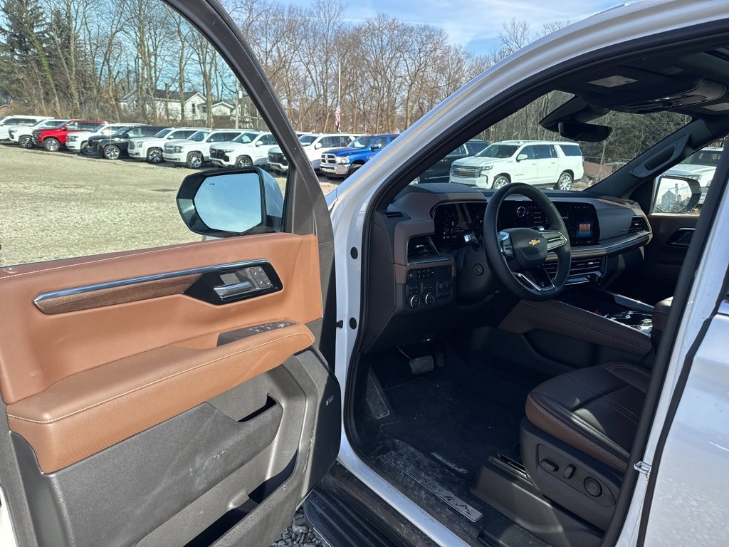 Used 2025 Chevrolet Tahoe High Country w/ Sun And Tow Package image 15