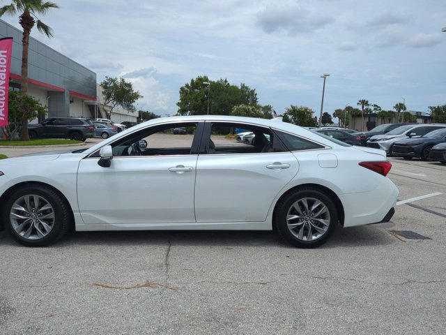 Used 2019 Toyota Avalon XLE w/ Moonroof Package FWD image 9