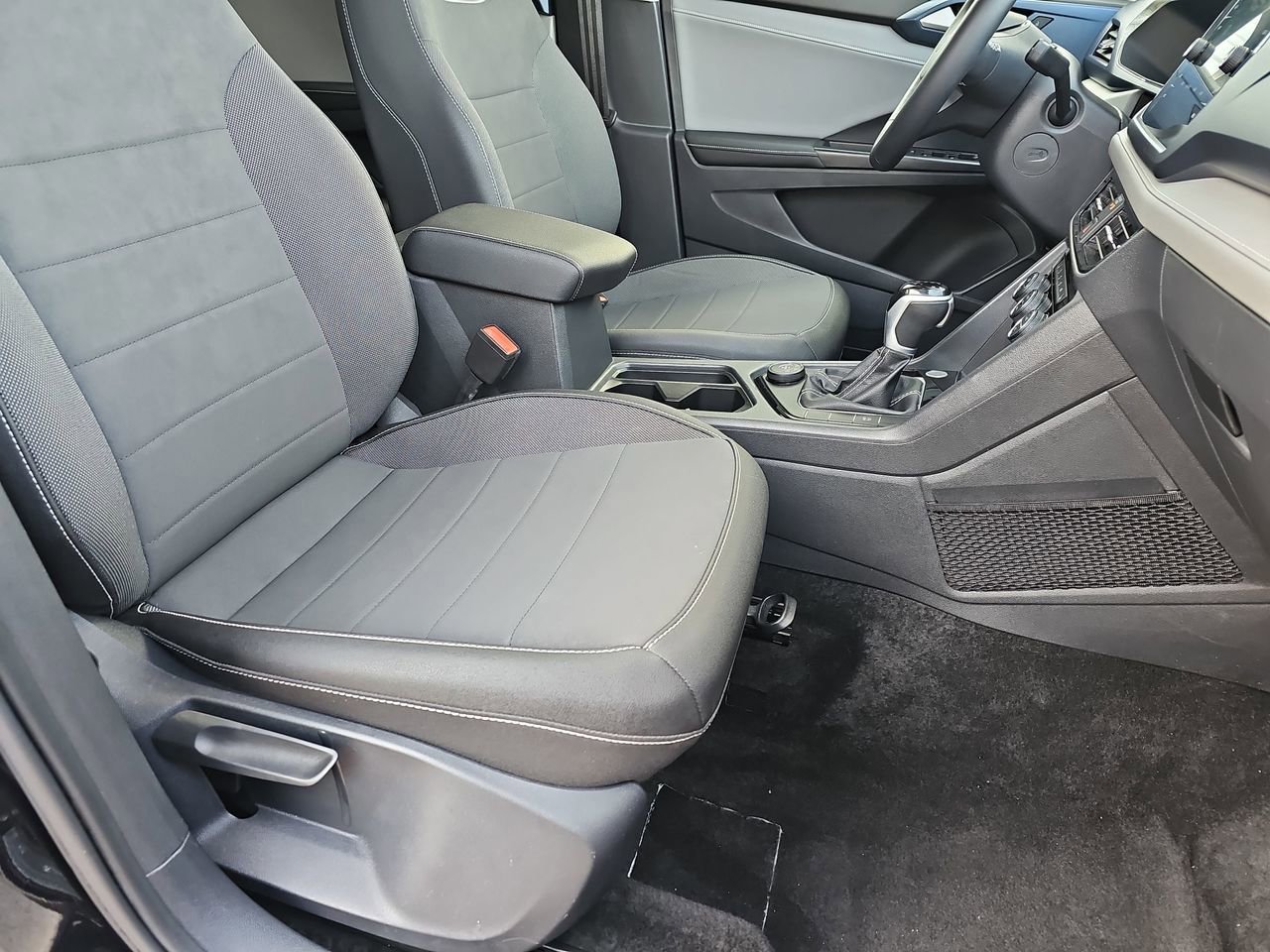 Used 2024 Volkswagen Taos SE image 13