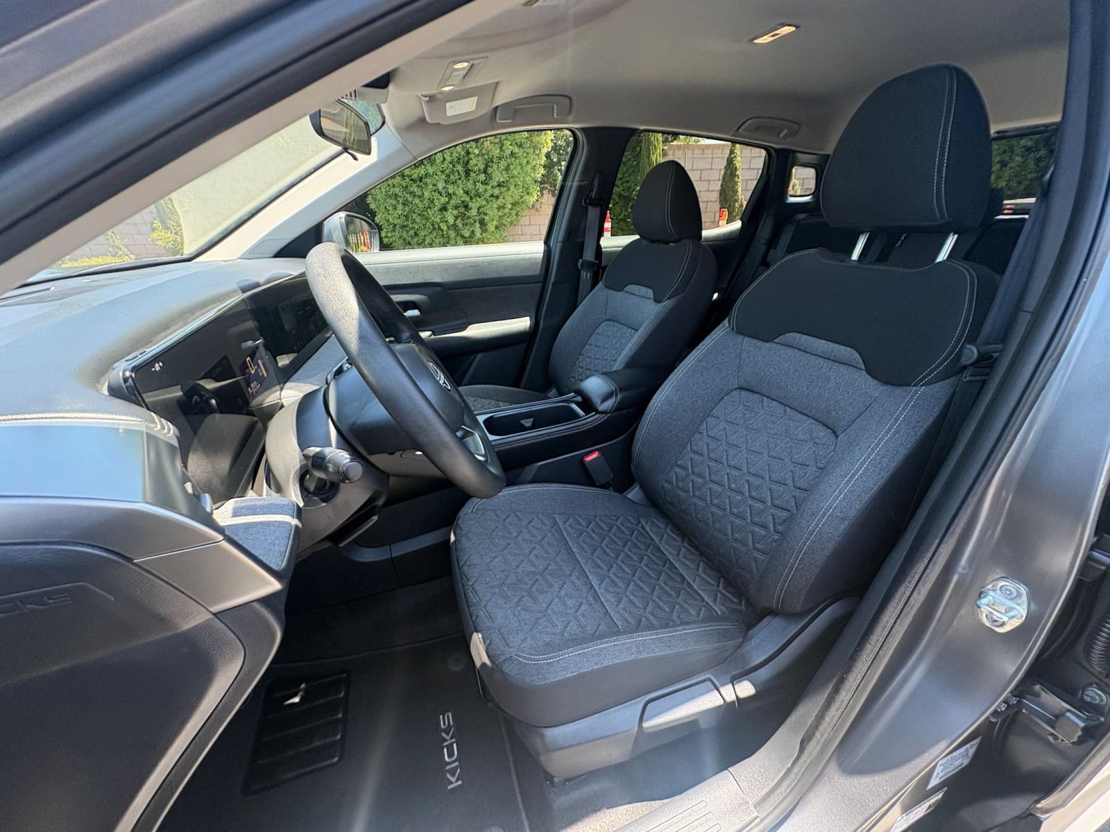 Used 2025 Nissan Kicks SV AWD/4WD image 34