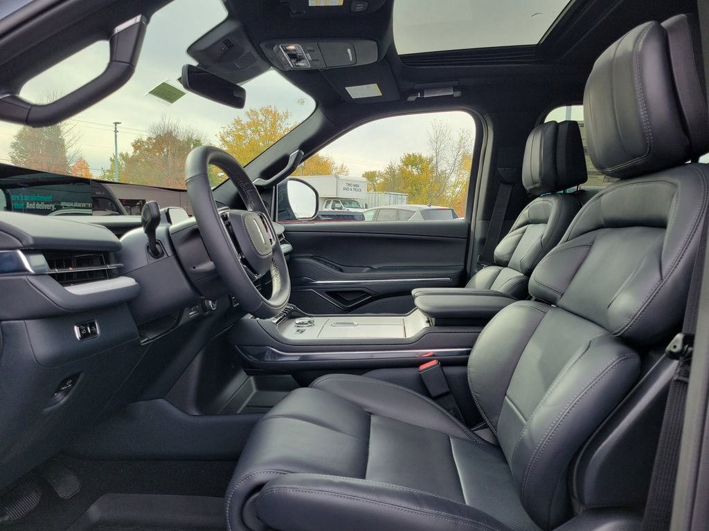 New 2025 Lincoln Navigator L Reserve w/ Jet Appearance Package image 16