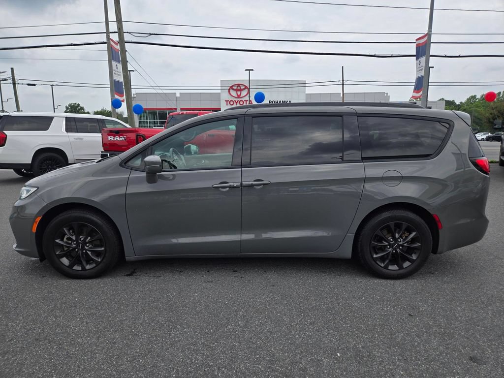 Used 2021 Chrysler Pacifica Touring w/ S Appearance Package FWD image 11