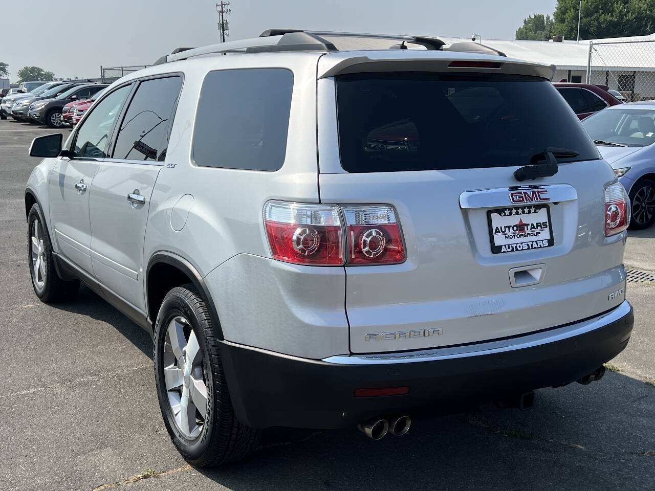 Used 2011 GMC Acadia SLT w/ Technology Package AWD/4WD image 3