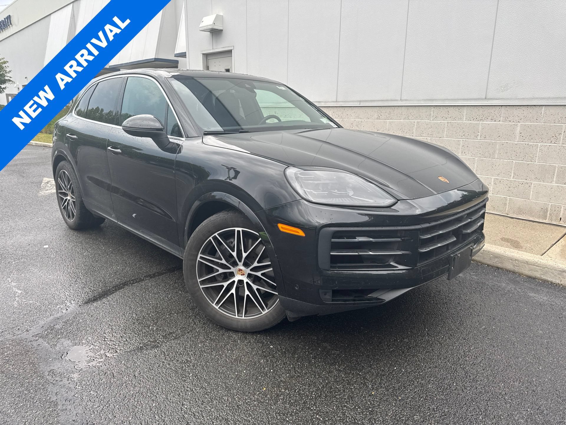 Used 2025 Porsche Cayenne AWD/4WD image 1