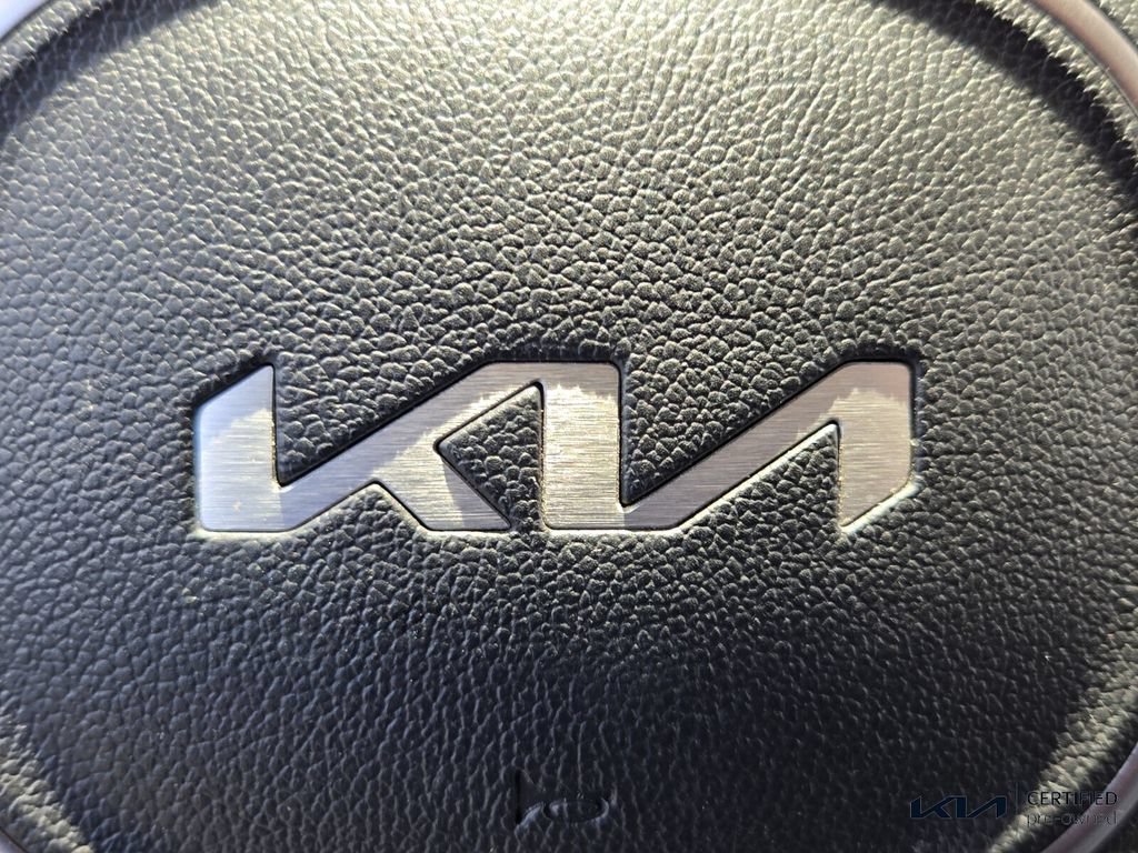 Certified 2022 Kia Carnival LX FWD image 27
