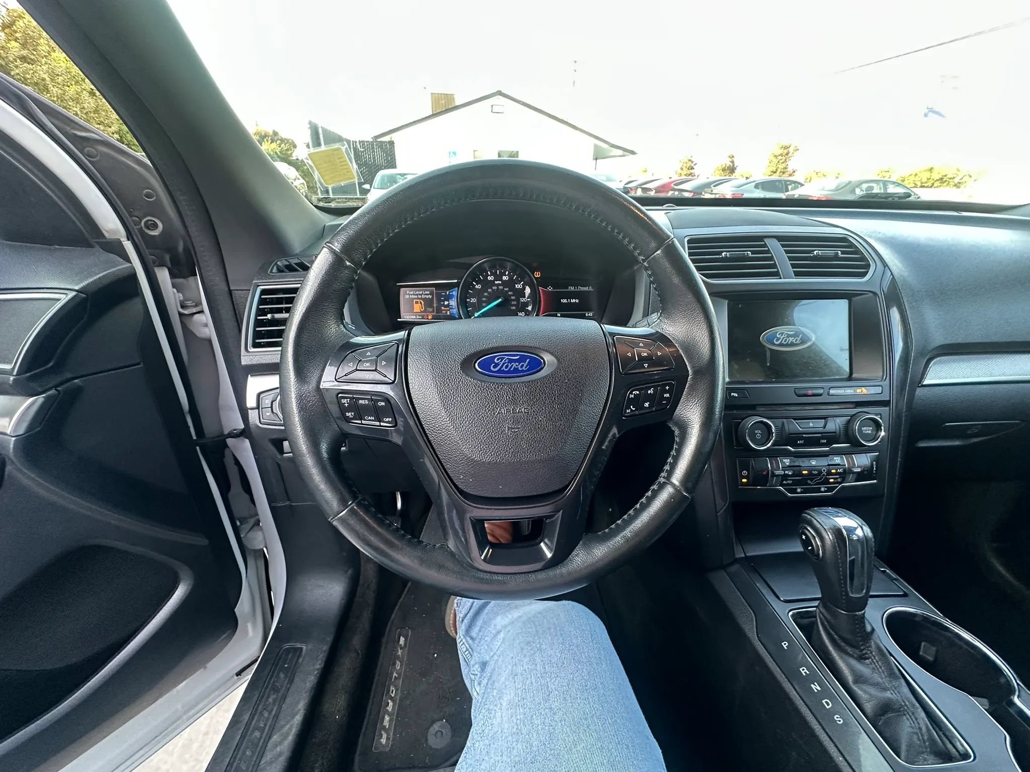 Used 2018 Ford Explorer XLT w/ Equipment Group 202A FWD image 21