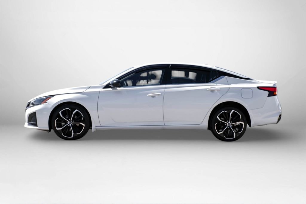 Used 2023 Nissan Altima 2.5 SR image 9